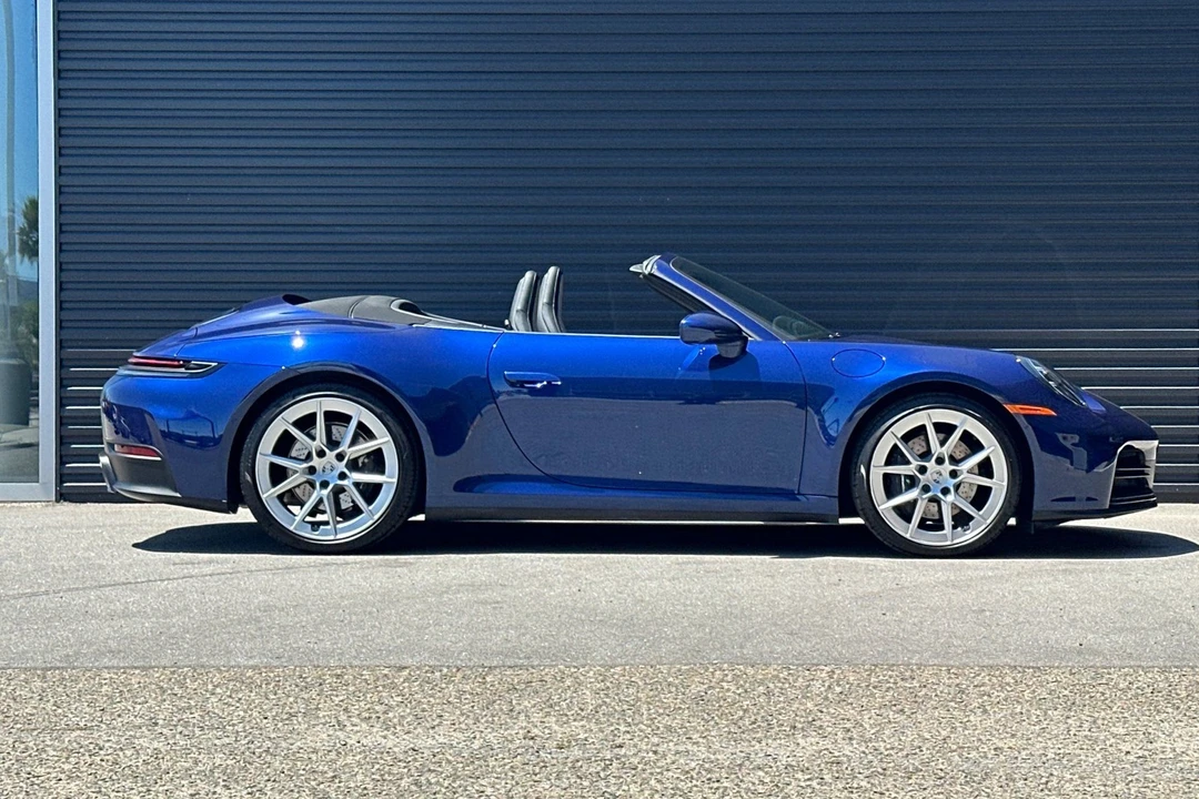 2025 Porsche 992 Carrera - Image 9 of 31