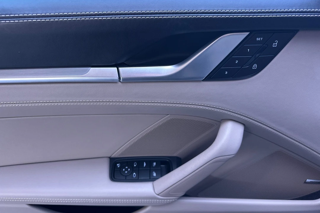 2025 Porsche 992 Carrera - Image 13 of 31