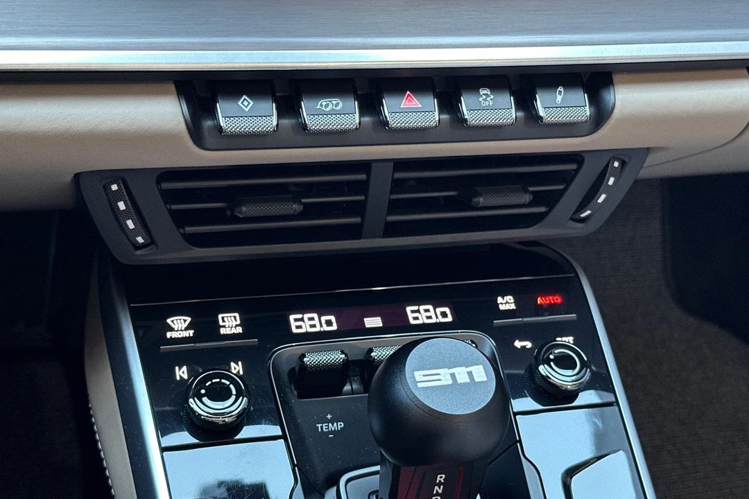 2025 Porsche 992 Carrera - Image 25 of 31