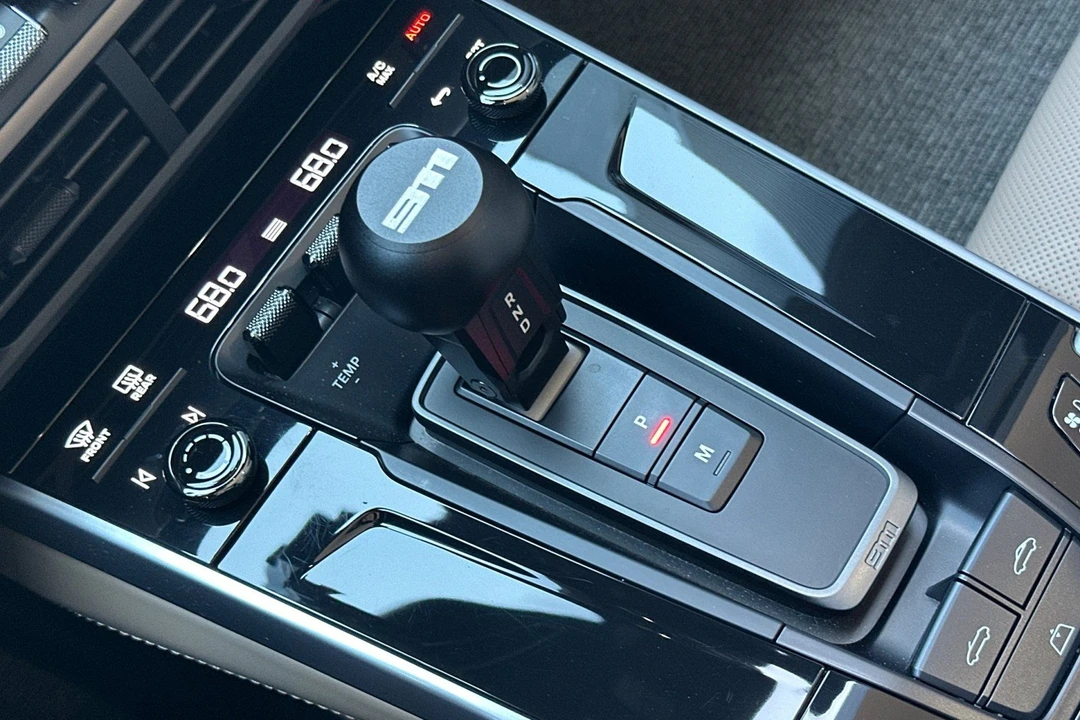 2025 Porsche 992 Carrera - Image 28 of 31