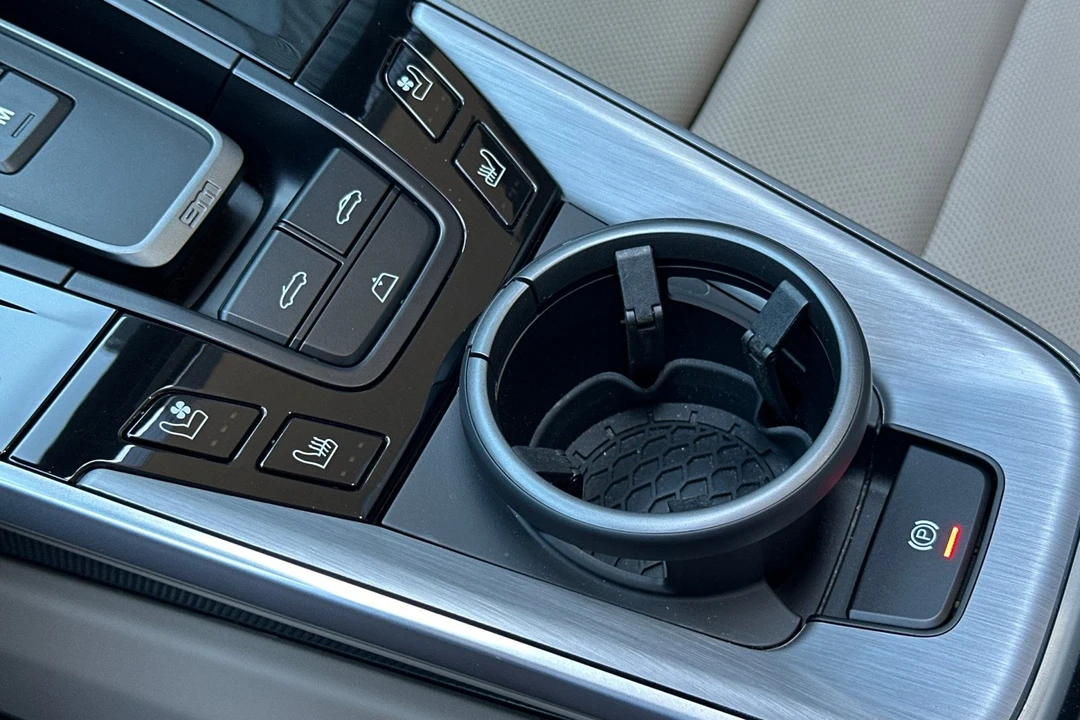 2025 Porsche 992 Carrera - Image 26 of 31