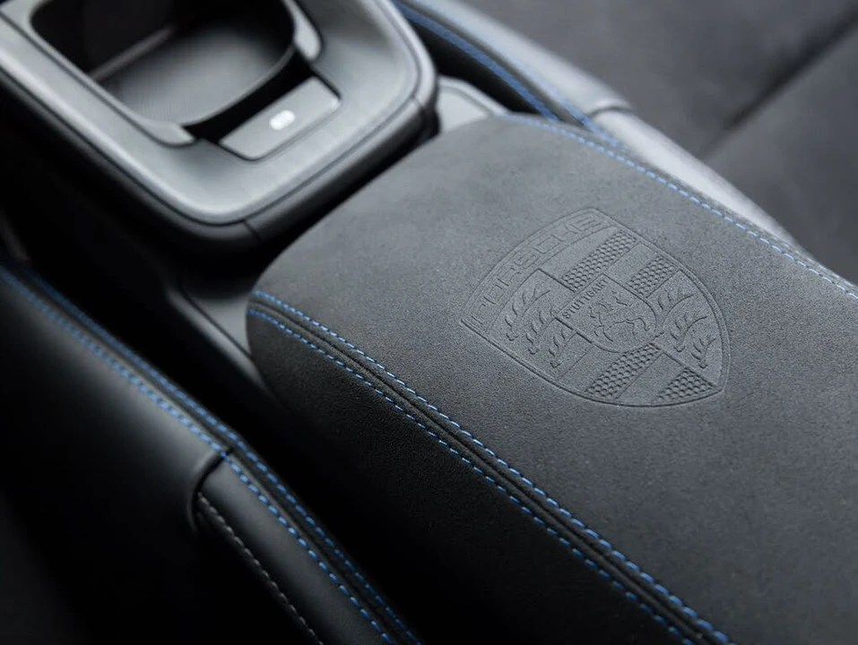 2025 Porsche 992 GT3 - Image 30 of 31