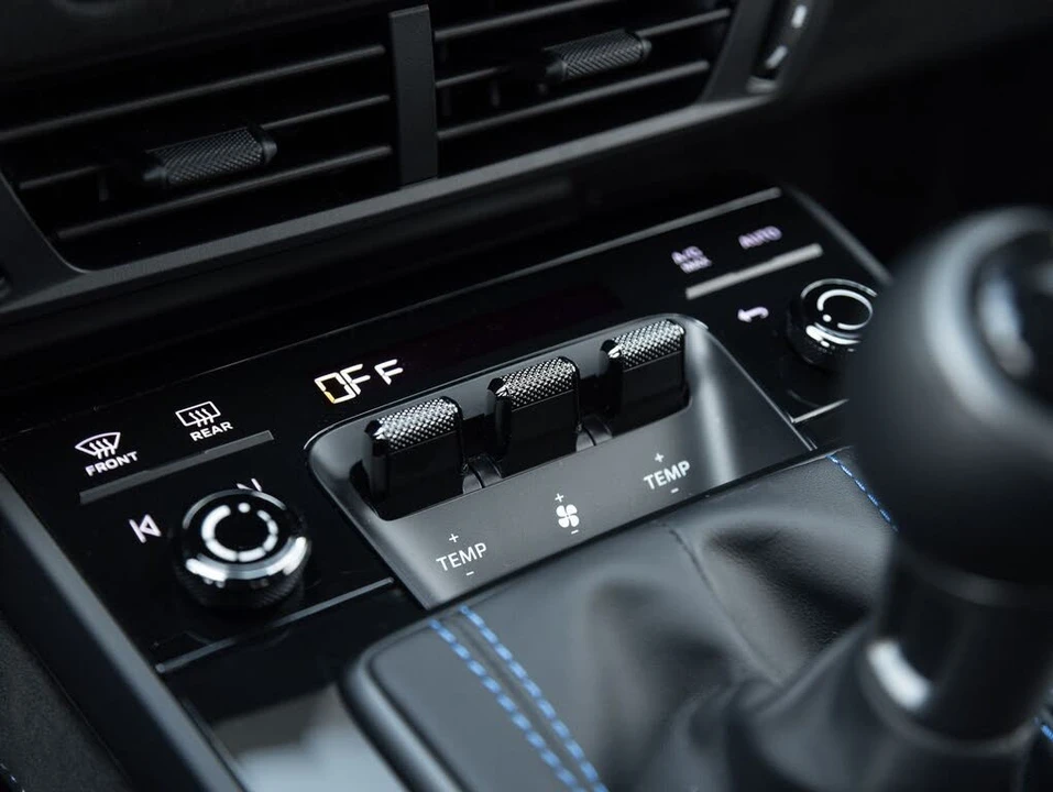 2025 Porsche 992 GT3 - Image 27 of 31