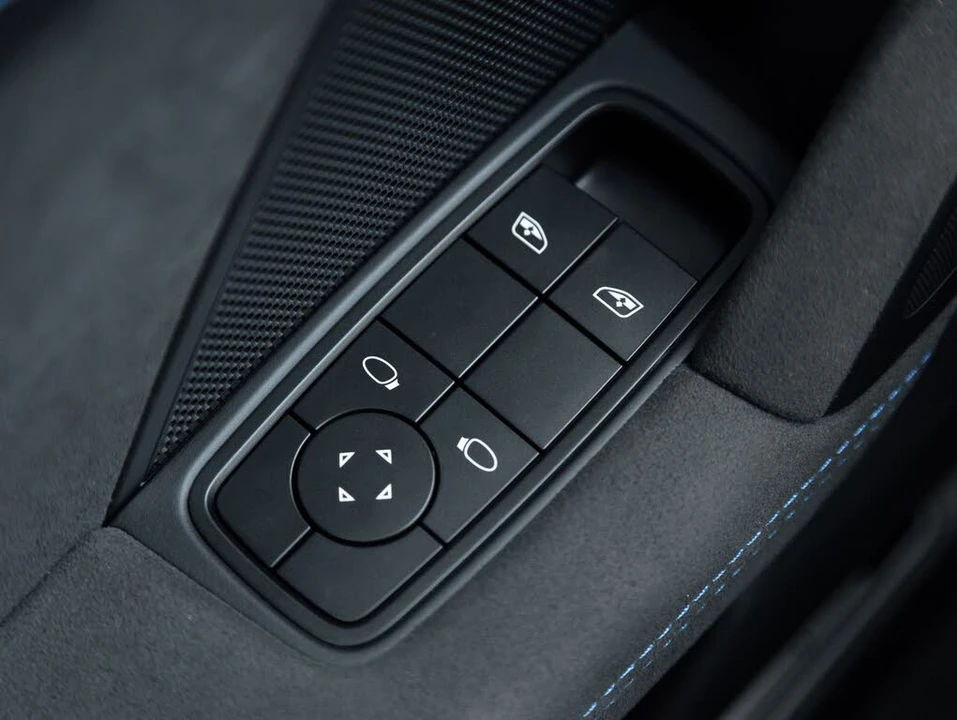 2025 Porsche 992 GT3 - Image 18 of 31