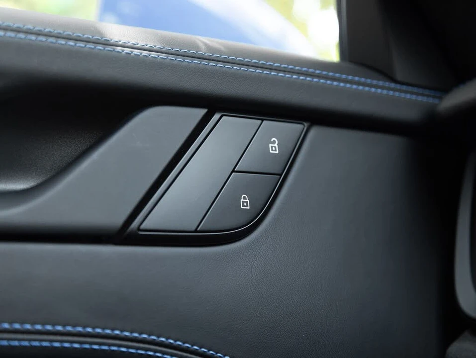 2025 Porsche 992 GT3 - Image 17 of 31