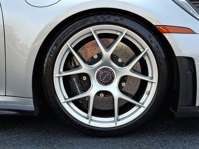 2025 Porsche 992 GT3 - Image 12 of 31