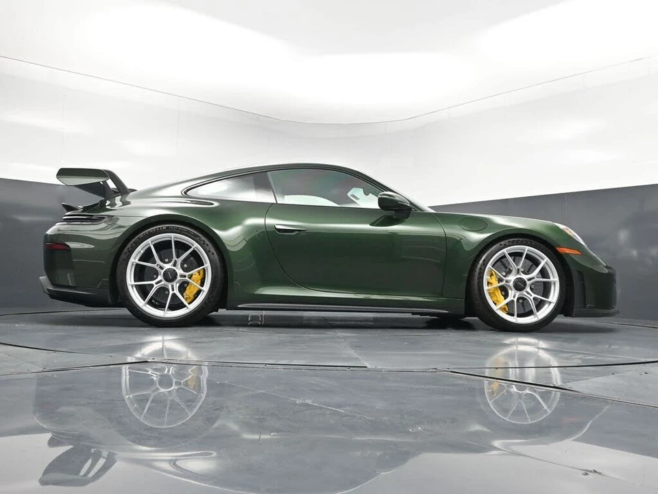 2025 Porsche 992 GT3 - Image 25 of 31