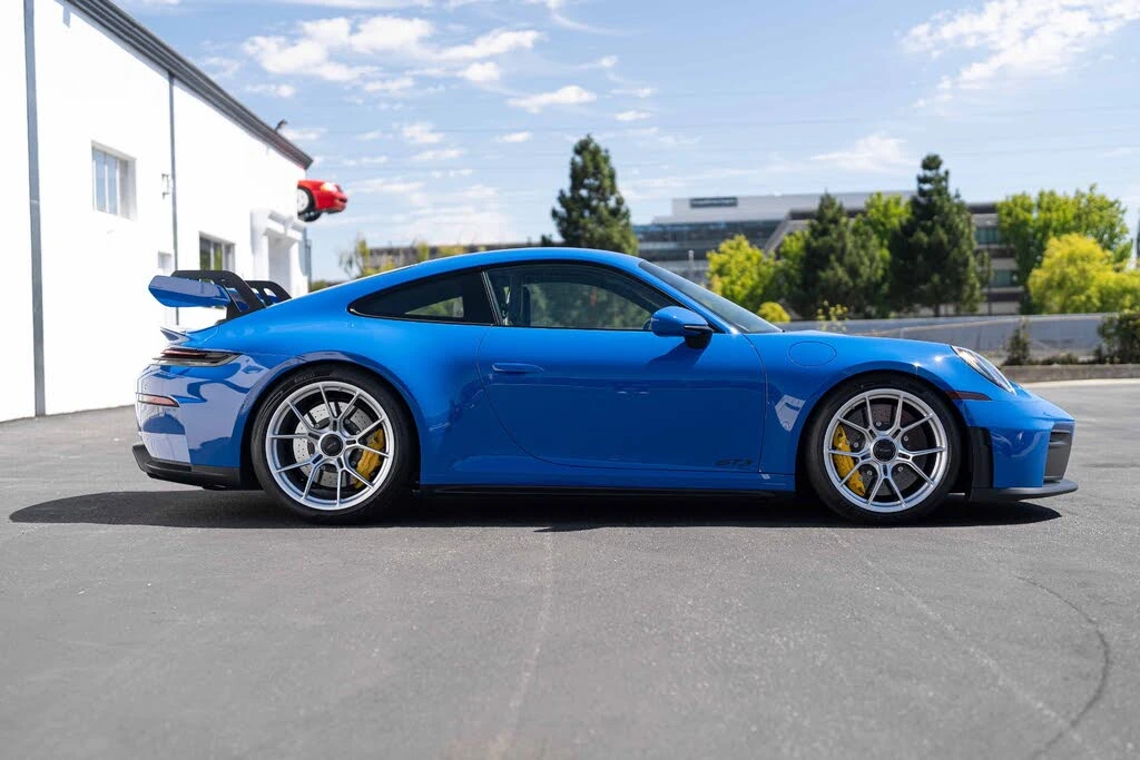 2025 Porsche 992 GT3 - Image 17 of 31