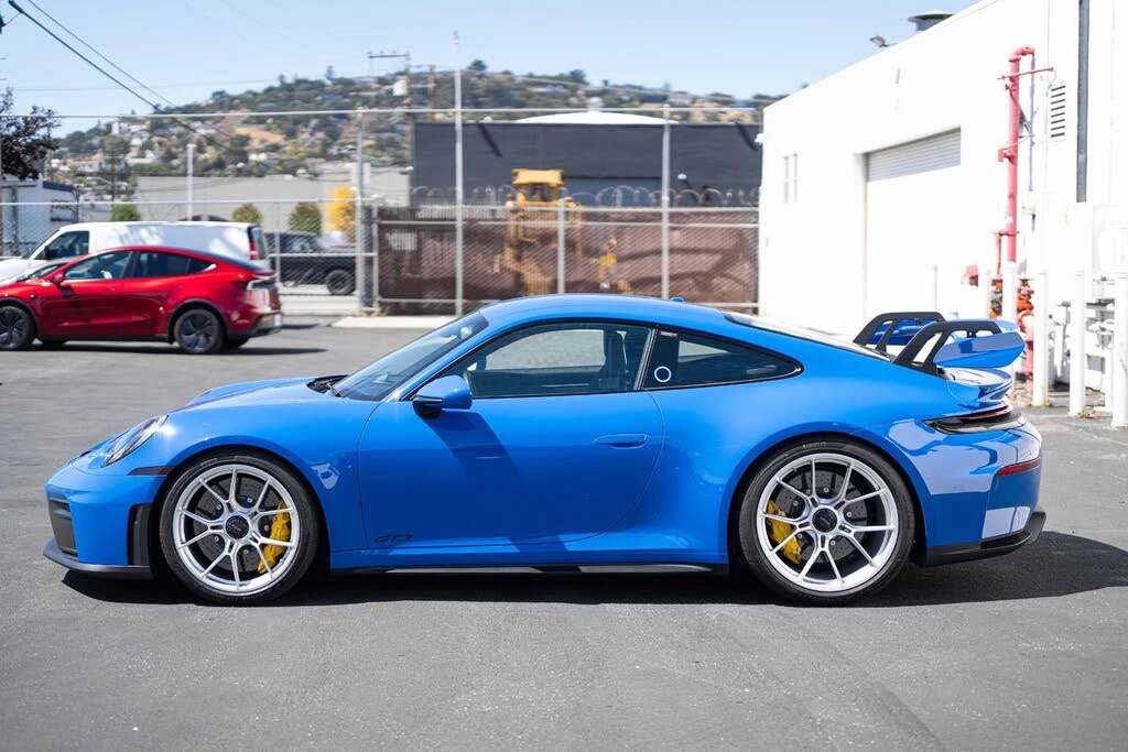 2025 Porsche 992 GT3 - Image 9 of 31