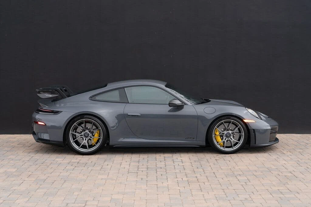 2025 Porsche 992 GT3 - Image 2 of 31
