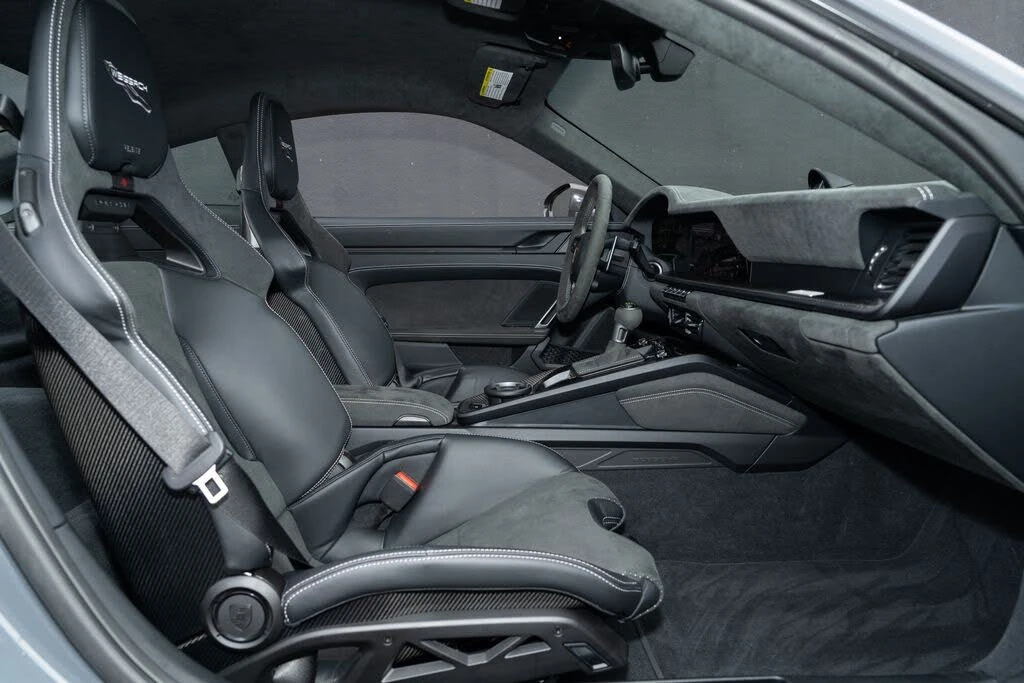 2025 Porsche 992 GT3 - Image 17 of 31