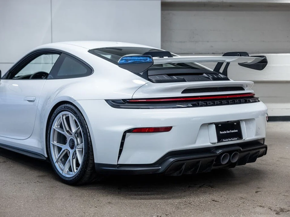 2025 Porsche 992 GT3 - Image 29 of 31