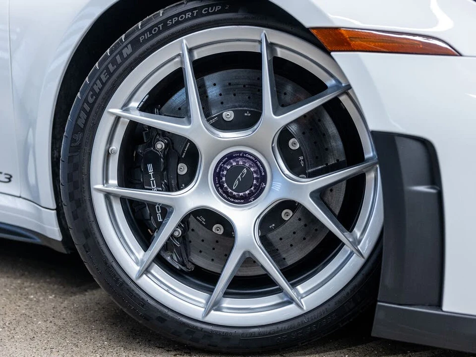 2025 Porsche 992 GT3 - Image 19 of 31