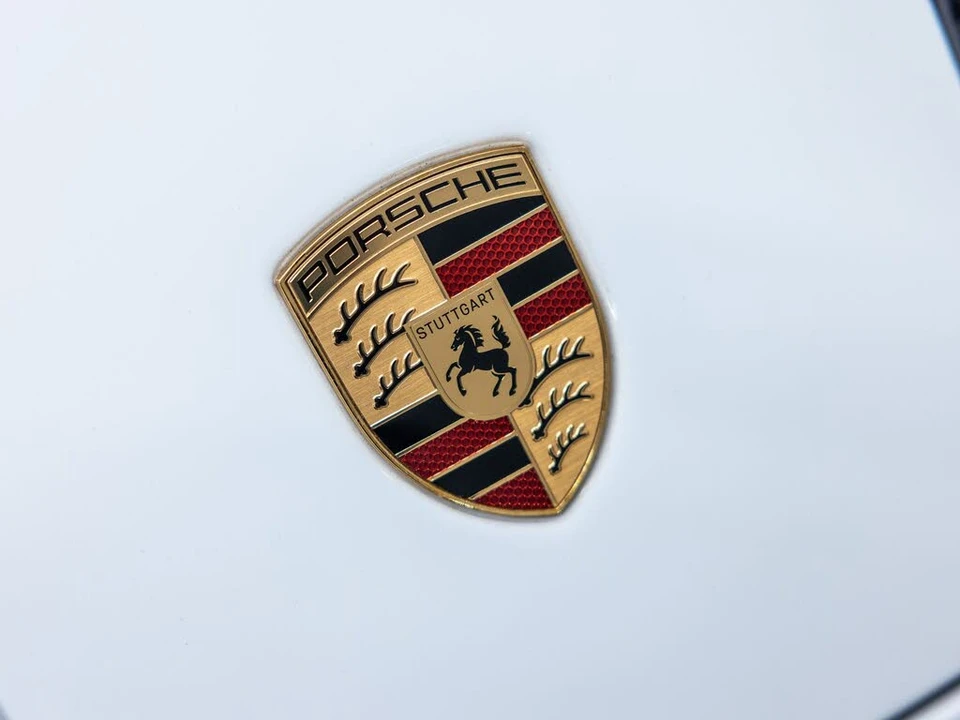 2025 Porsche 992 GT3 - Image 18 of 31
