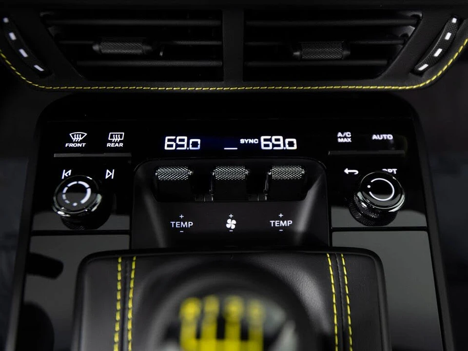 2025 Porsche 992 GT3 - Image 23 of 28