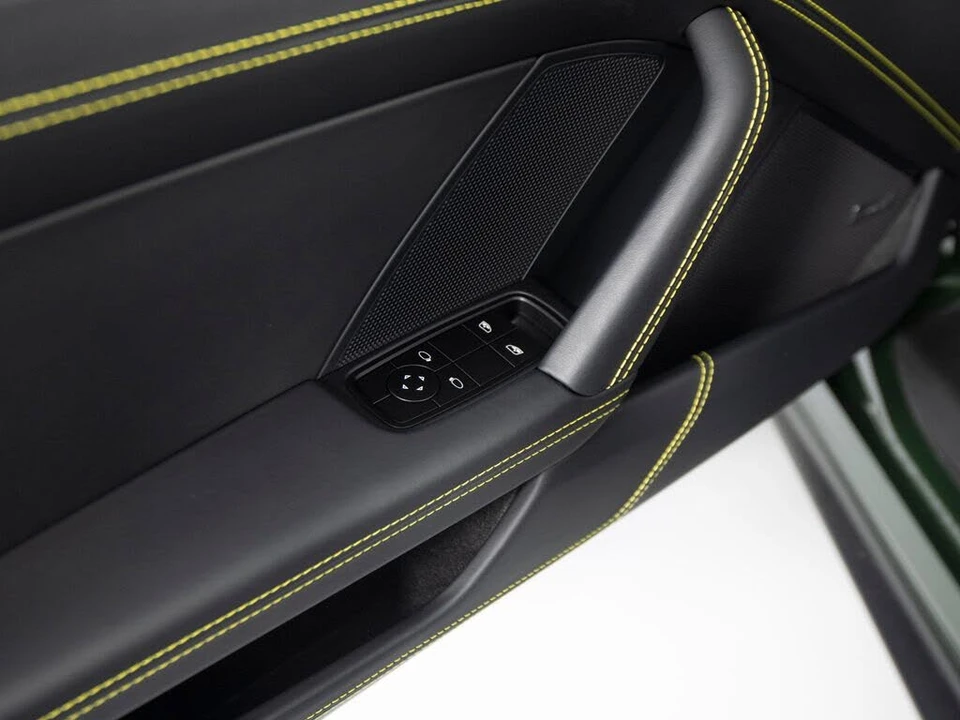 2025 Porsche 992 GT3 - Image 15 of 28