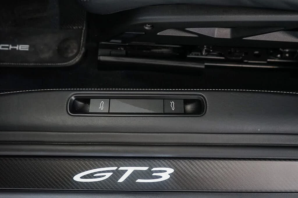 2025 Porsche 992 GT3 - Image 25 of 30