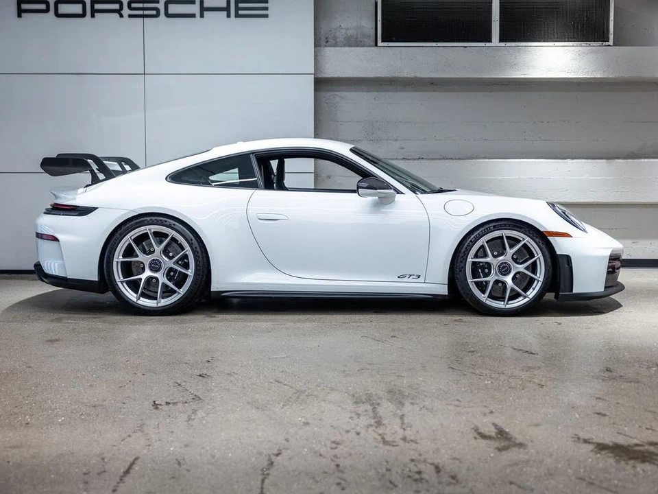 2025 Porsche 992 GT3 - Image 9 of 31