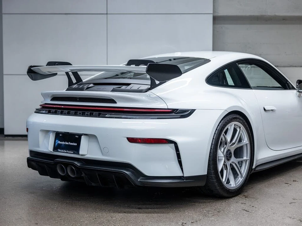 2025 Porsche 992 GT3 - Image 28 of 31