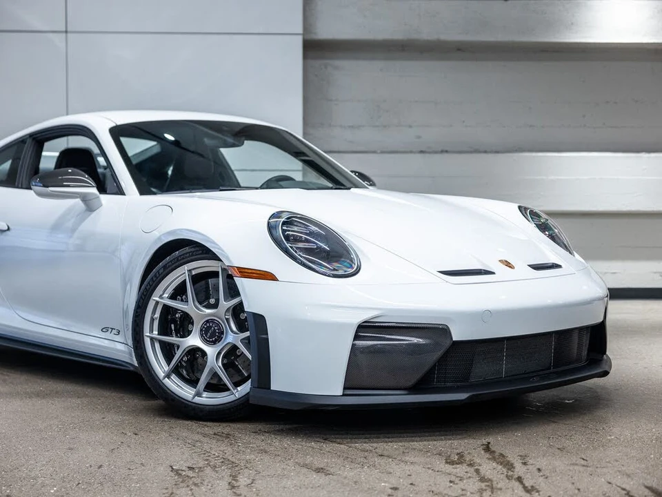 2025 Porsche 992 GT3 - Image 15 of 31