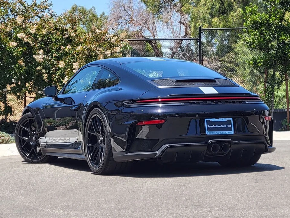2025 Porsche 992 GT3 - Image 3 of 31