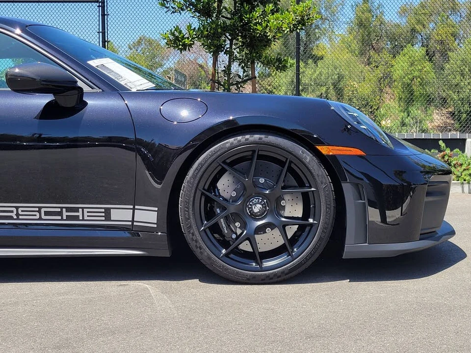 2025 Porsche 992 GT3 - Image 10 of 31