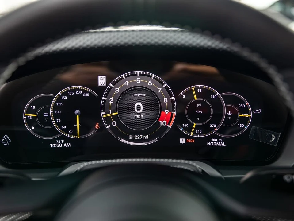 2025 Porsche 992 GT3 - Image 28 of 31