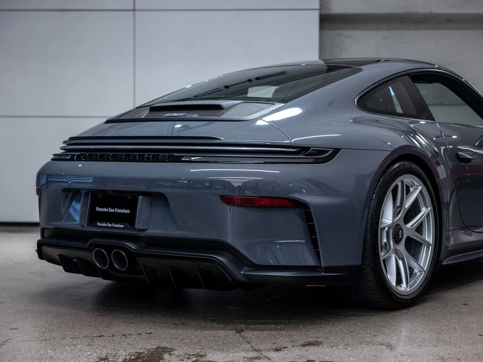 2025 Porsche 992 GT3 - Image 27 of 31