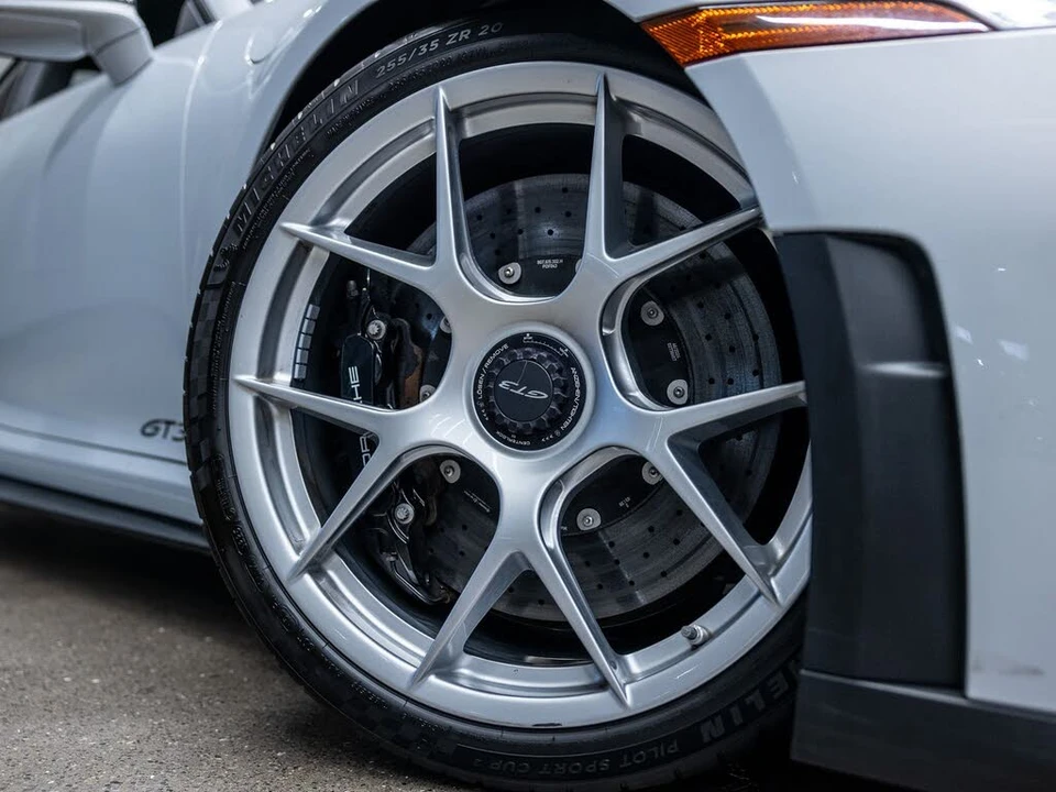 2025 Porsche 992 GT3 - Image 18 of 31