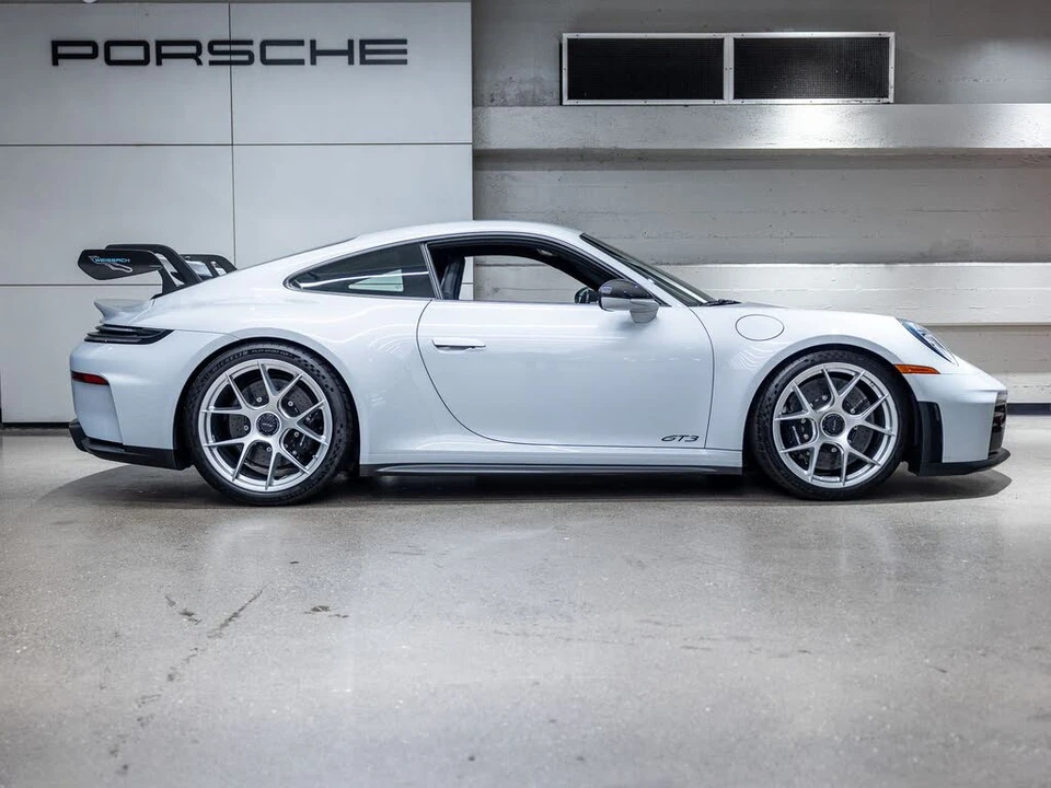 2025 Porsche 992 GT3 - Image 9 of 31