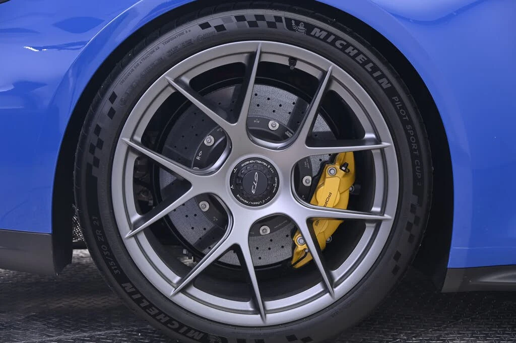 2025 Porsche 992 GT3 - Image 14 of 31
