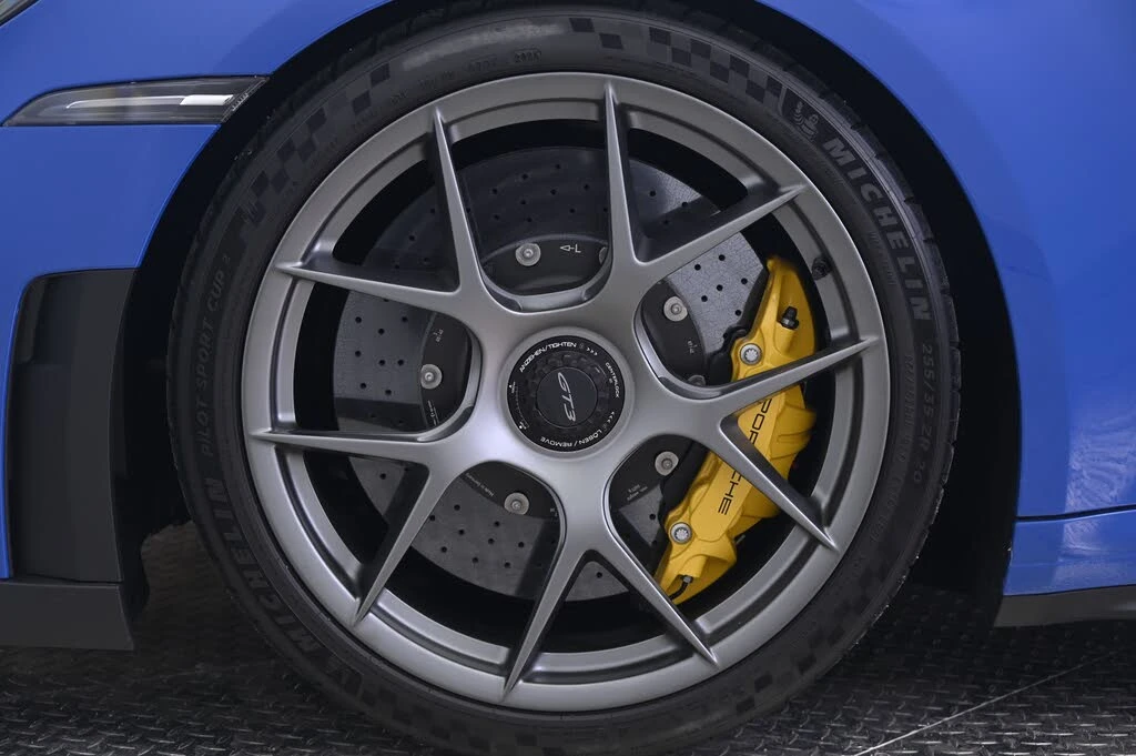 2025 Porsche 992 GT3 - Image 12 of 31