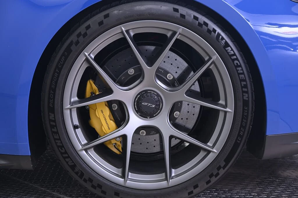 2025 Porsche 992 GT3 - Image 13 of 31