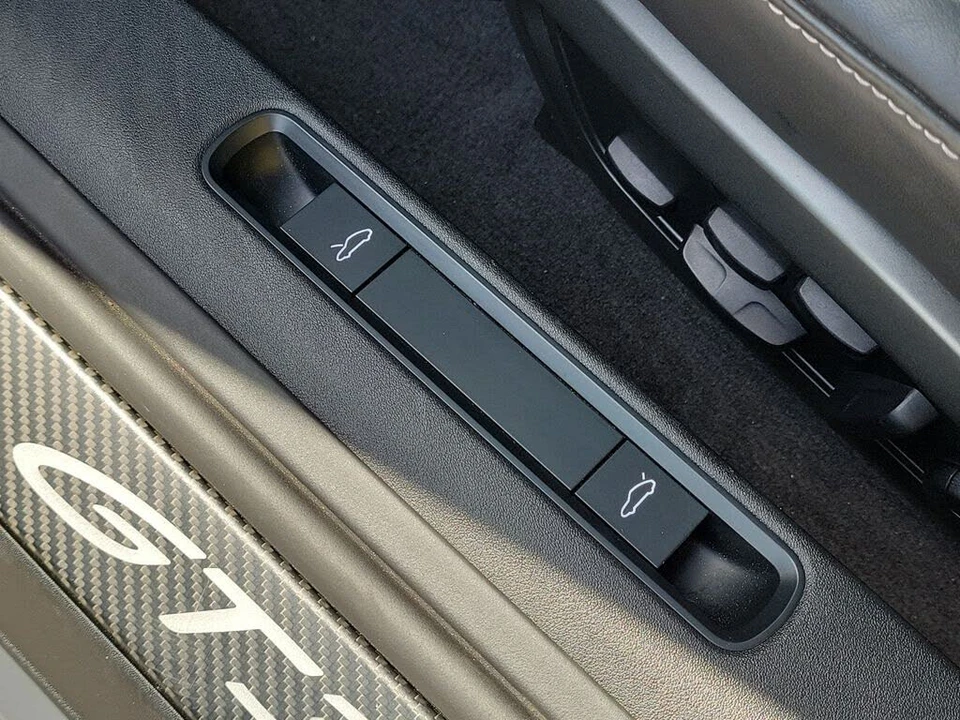 2025 Porsche 992 GT3 - Image 27 of 31