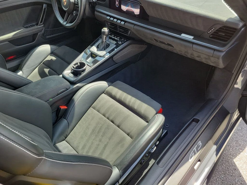 2025 Porsche 992 GT3 - Image 18 of 31