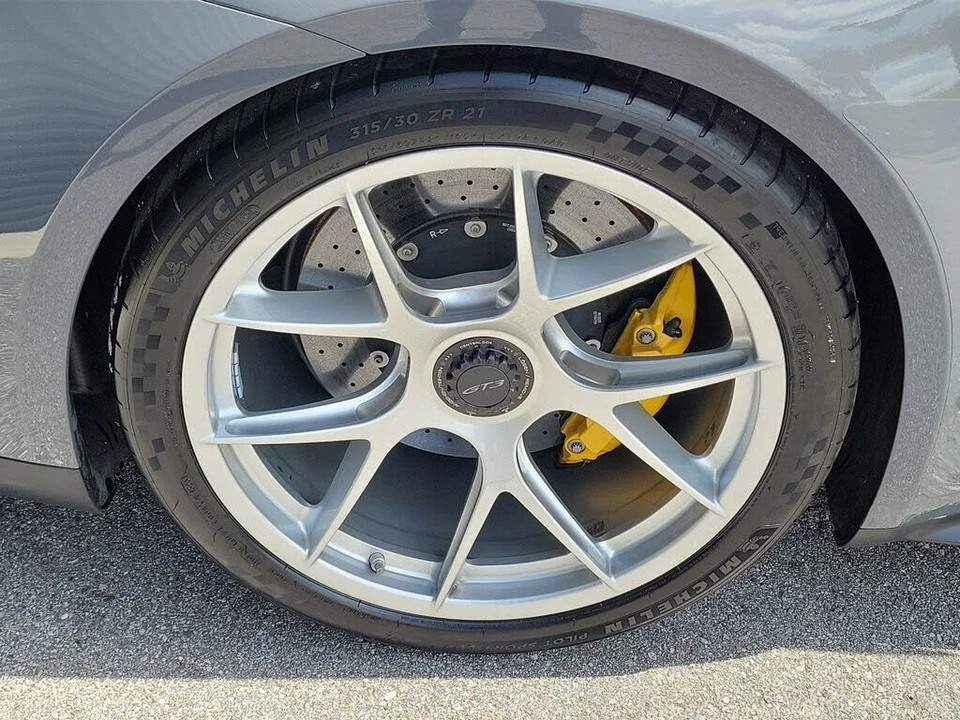 2025 Porsche 992 GT3 - Image 14 of 31