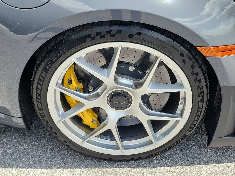 2025 Porsche 992 GT3 - Image 13 of 31