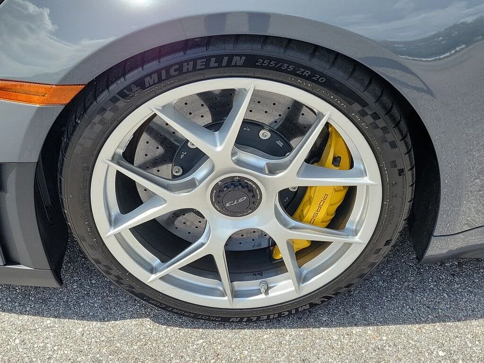 2025 Porsche 992 GT3 - Image 12 of 31