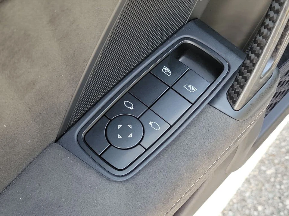 2025 Porsche 992 GT3 - Image 25 of 31