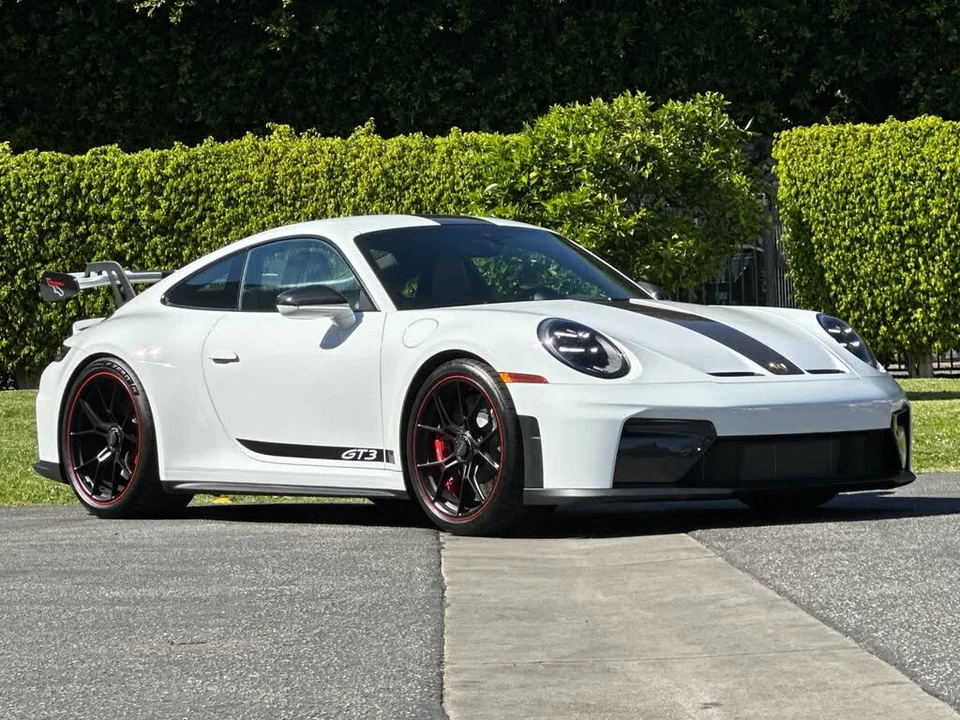 2025 Porsche 992 GT3 - Image 9 of 30