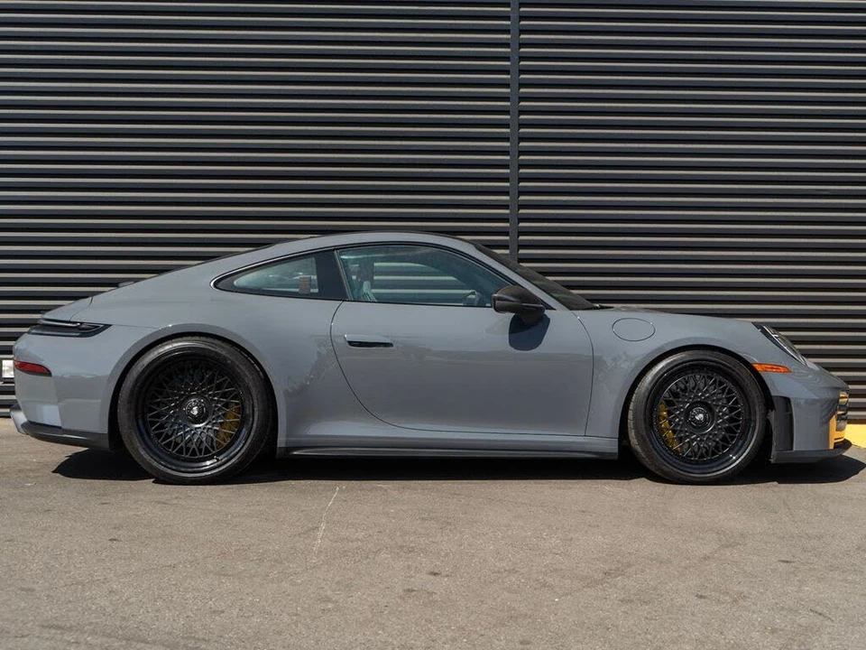 2025 Porsche 992 GT3 - Image 8 of 31