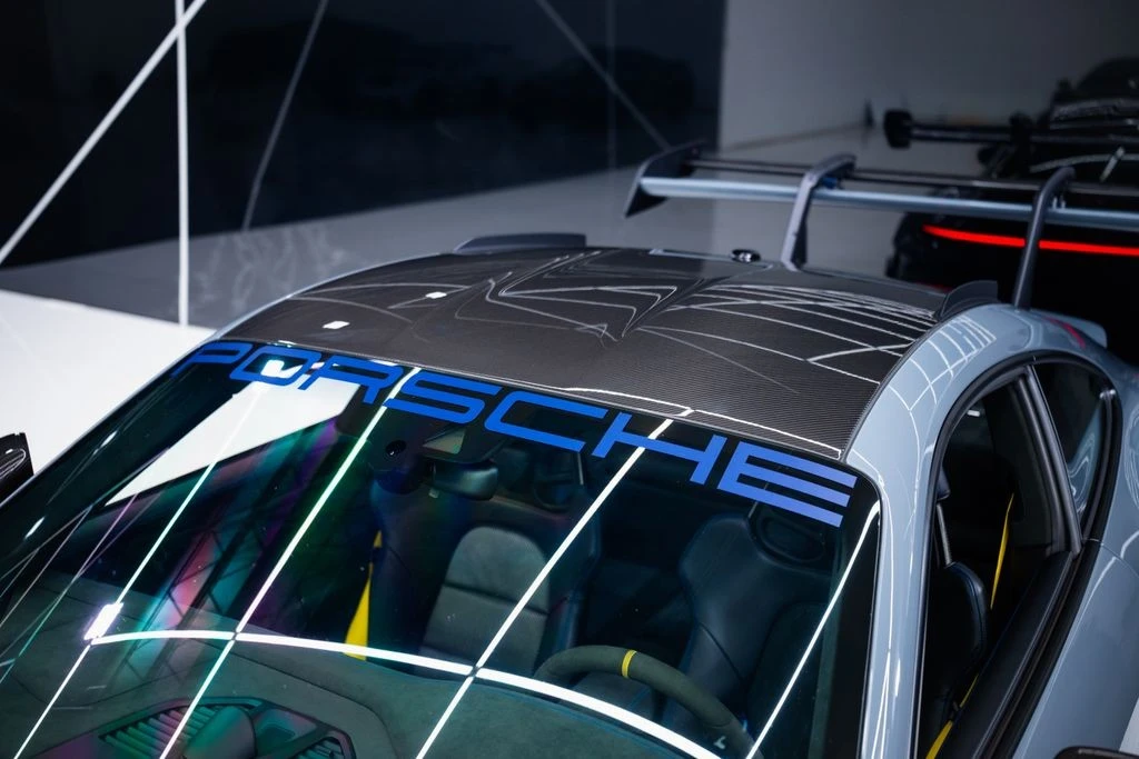 2025 Porsche 992 GT3 RS - Image 9 of 31
