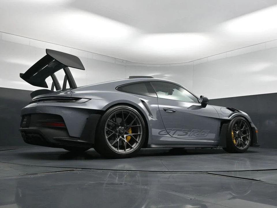 2025 Porsche 992 GT3 RS - Image 26 of 31