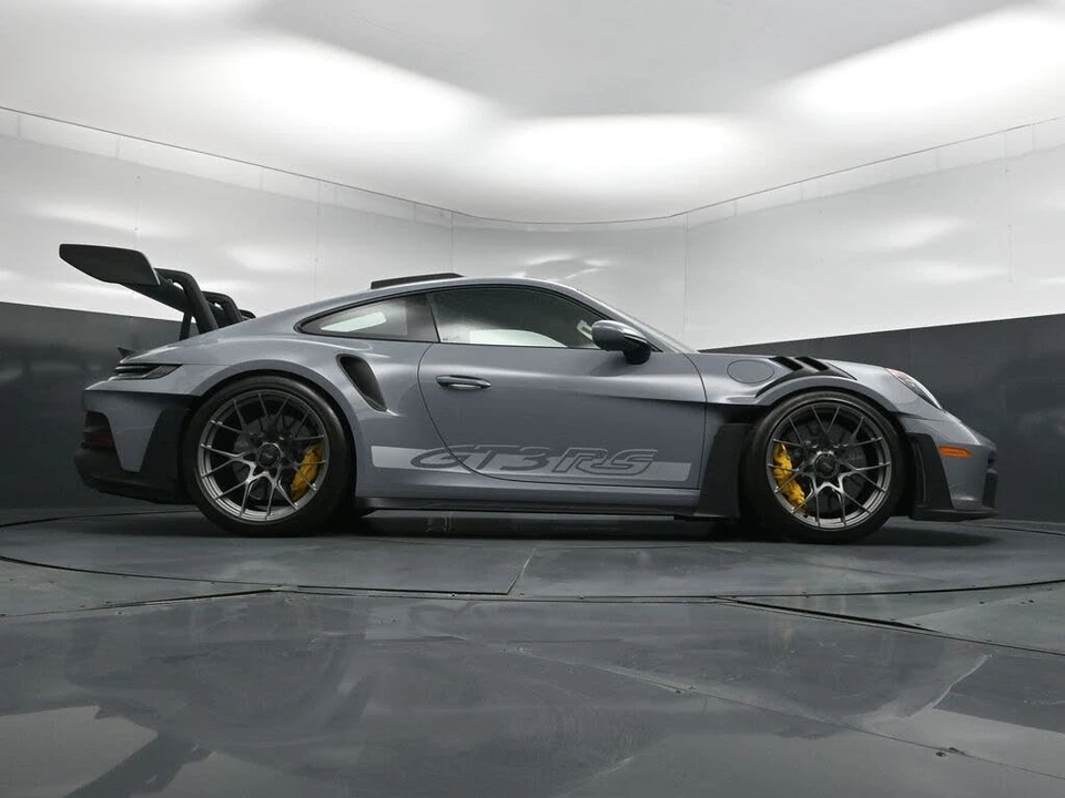 2025 Porsche 992 GT3 RS - Image 27 of 31