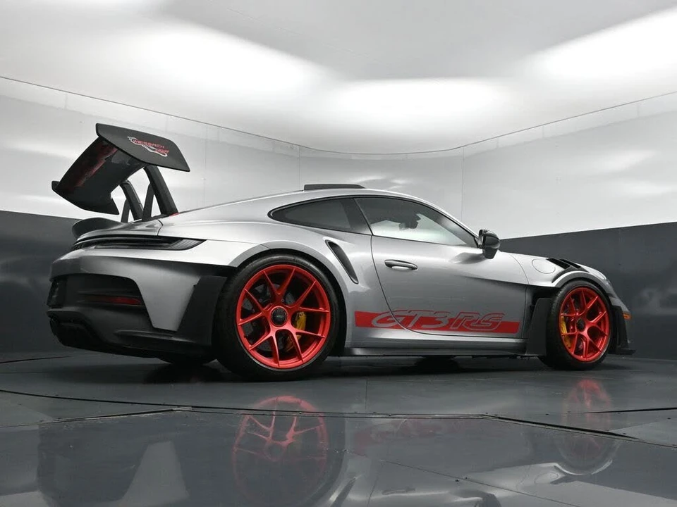 2025 Porsche 992 GT3 RS - Image 28 of 31