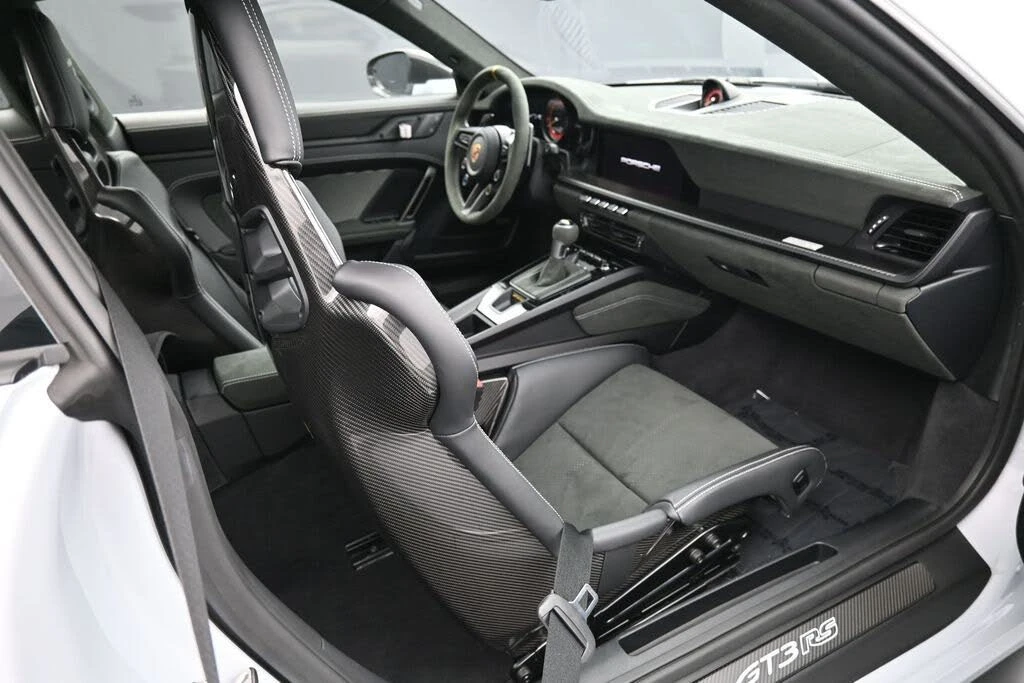 2025 Porsche 992 GT3 RS - Image 29 of 31