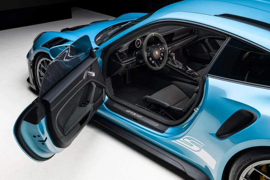 2025 Porsche 992 GT3 RS - Image 30 of 31