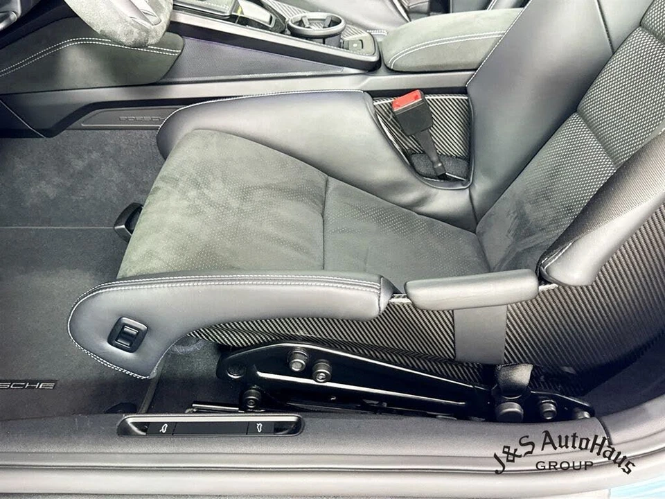 2025 Porsche 992 GT3 RS - Image 26 of 31