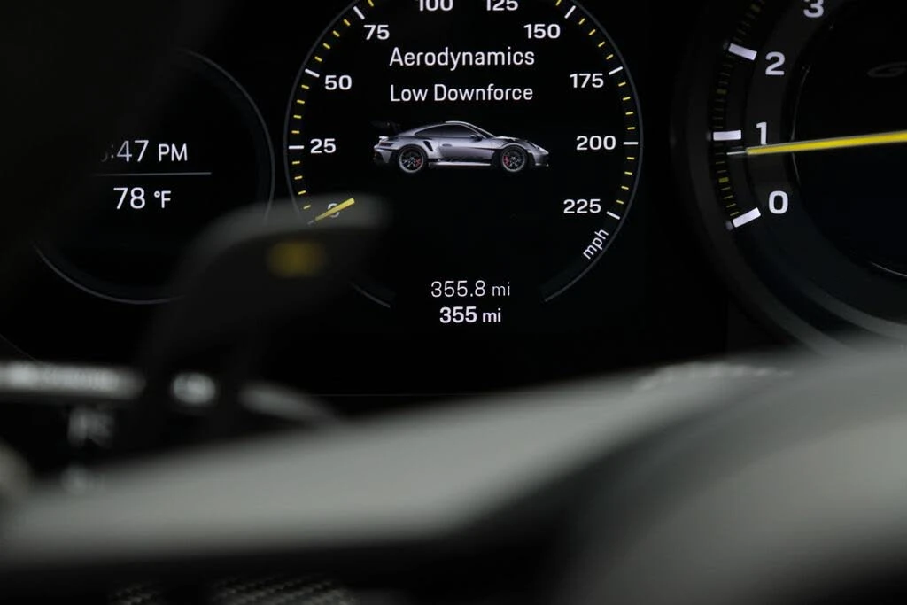 2025 Porsche 992 GT3 RS - Image 25 of 31