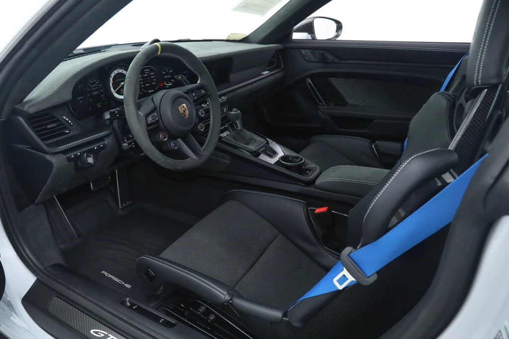 2025 Porsche 992 GT3 RS - Image 25 of 31